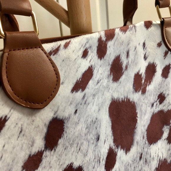 Best Seller ⭐️ Cow Fur and Faux Leather Weekender - Picture 5 of 8